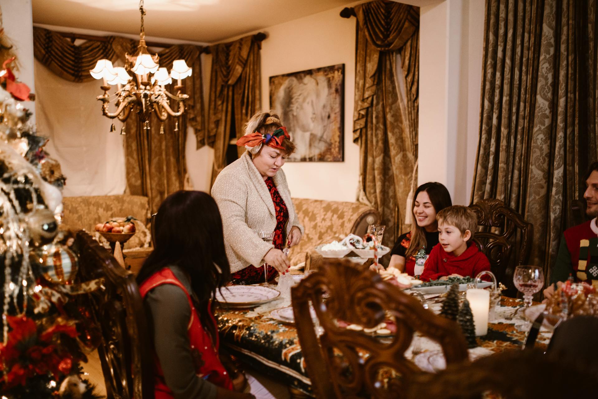 Warm family gathering around a festive dinner table during Christmas, sharing joy and togetherness.