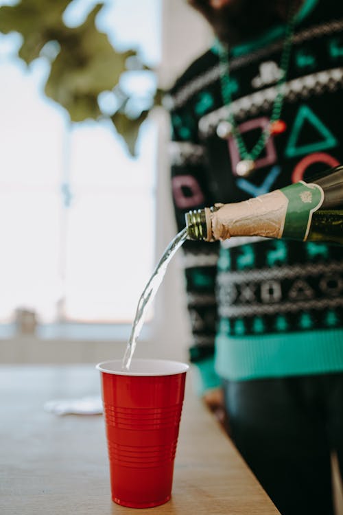 Ingyenes stockfotó alkoholos ital, eldobható pohár, folyékony témában