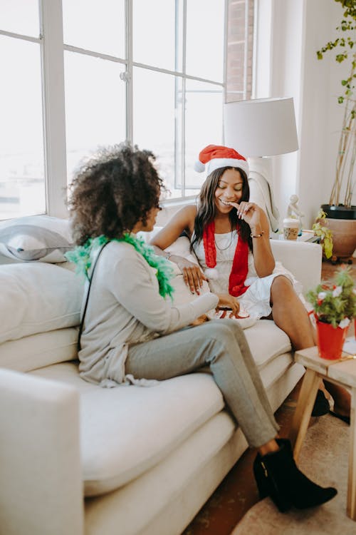 Immagine gratuita di amici, cappello di babbo natale, contento