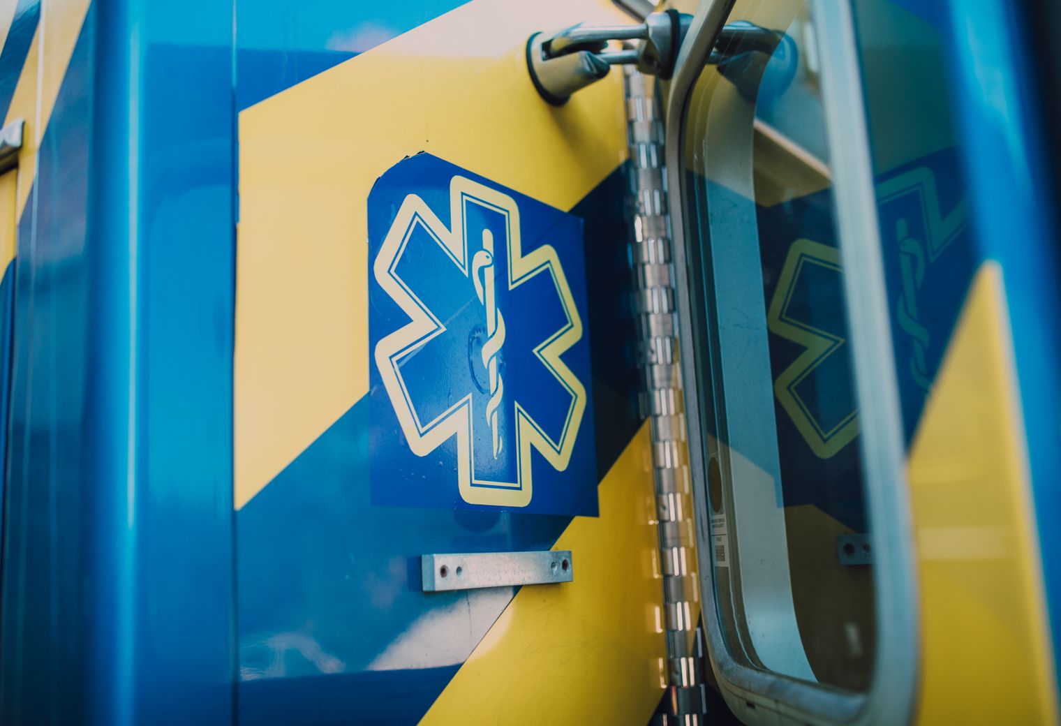 Heol-y-Cyw — man and van team loading a removal van