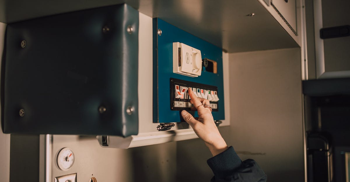 มหาดไทยสั่งผู้ว่าฯ ทั่วประเทศคุมเข้มสถานการณ์พลังงาน ป้องกันตื่นตระหนก