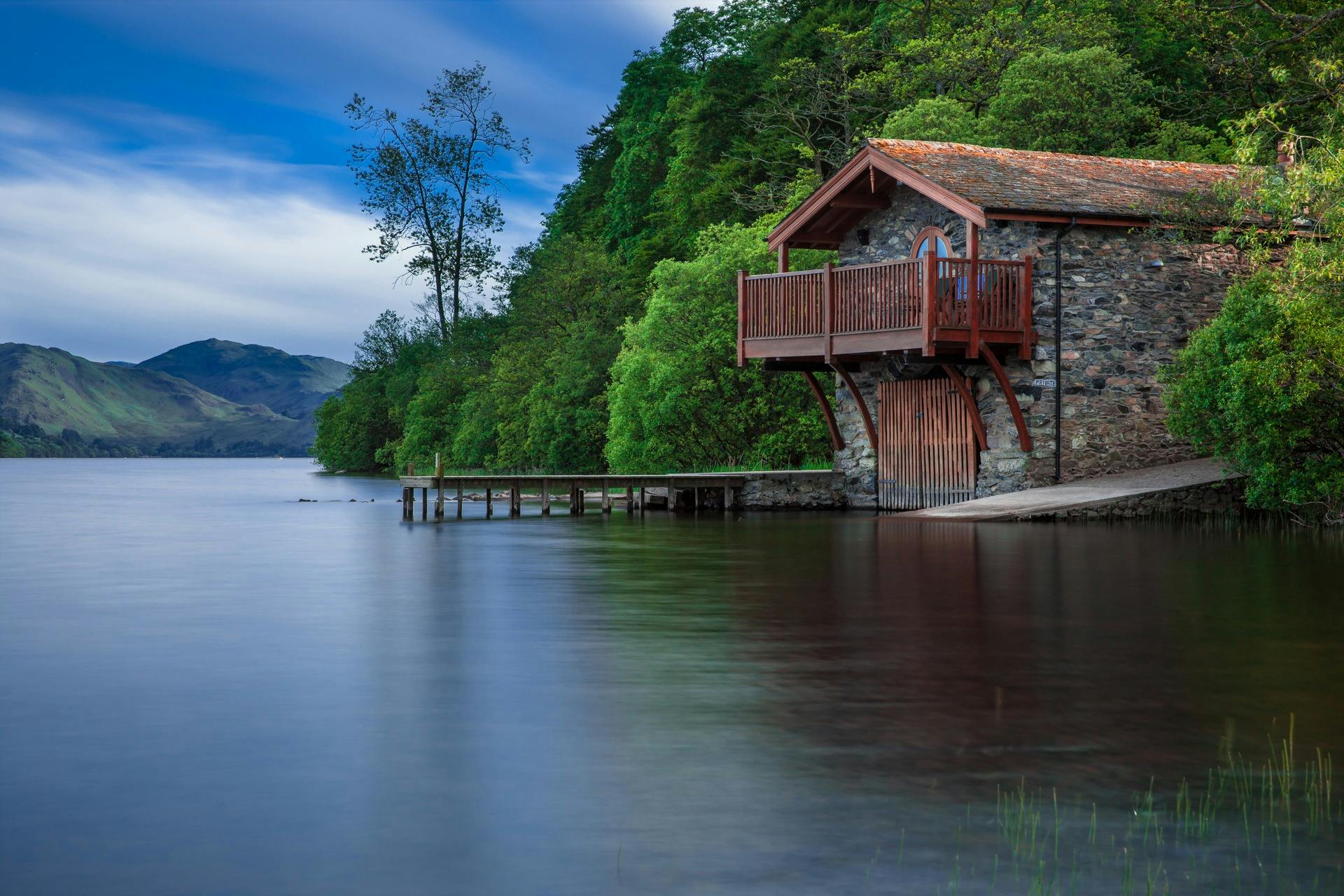 Log Cottage House On A Lake By The Water Background Beautiful Lake House  Picture Background Image And Wallpaper for Free Download