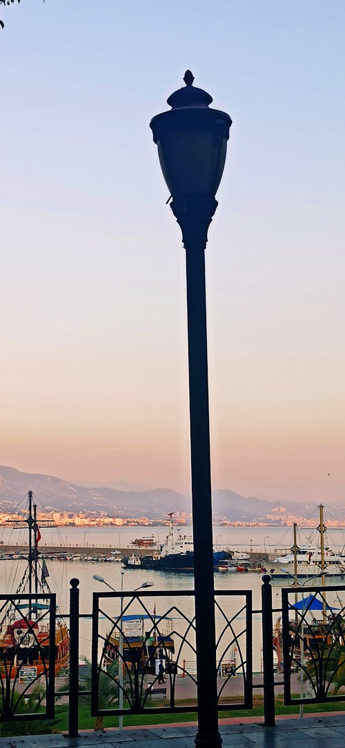 가로등 기둥, 바다, 플로어 램프의 무료 스톡 사진