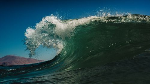 Free Experience the power and beauty of a towering ocean wave captured in Chile on a sunny day. Stock Photo