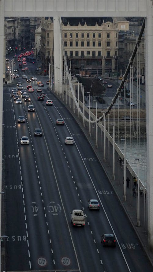 Ücretsiz açık hava, arabalar, asma köprü içeren Ücretsiz stok fotoğraf Stok Fotoğraflar