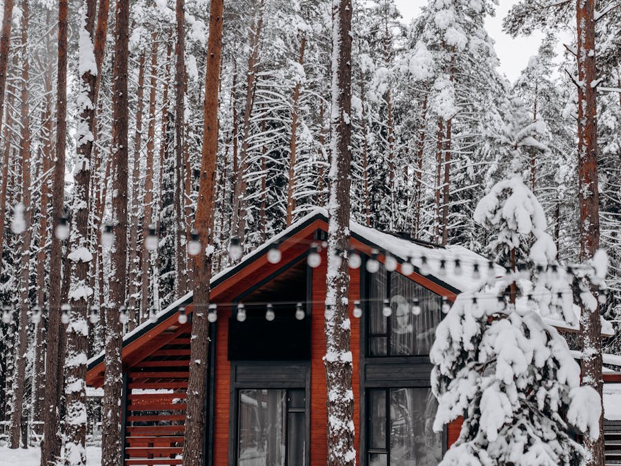 How much is $100,000 a year hourly?