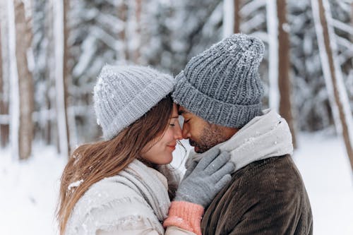 Foto profissional grátis de afetuoso, amantes, casal