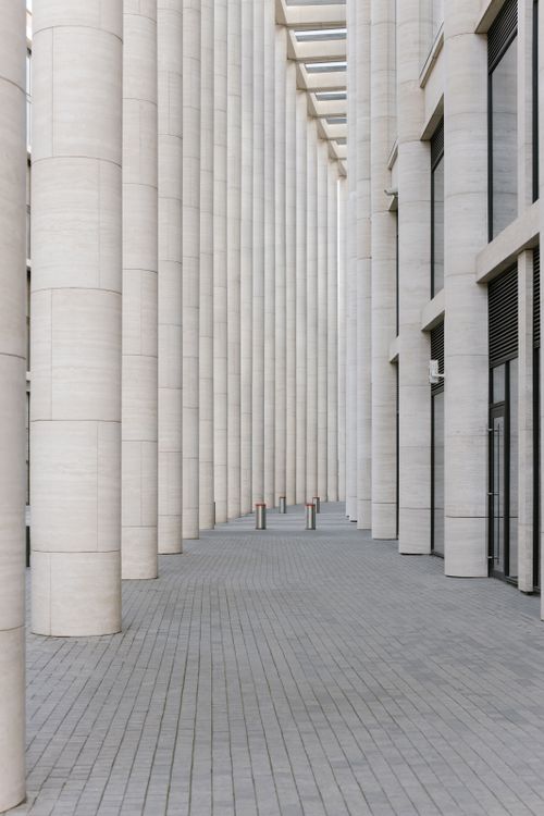 Free Vertical shot of modern columns and walkway in an urban setting, perfect for architectural themes. Stock Photo