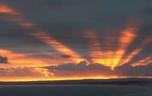Бесплатное стоковое фото с восход, горизонт, золотое небо
