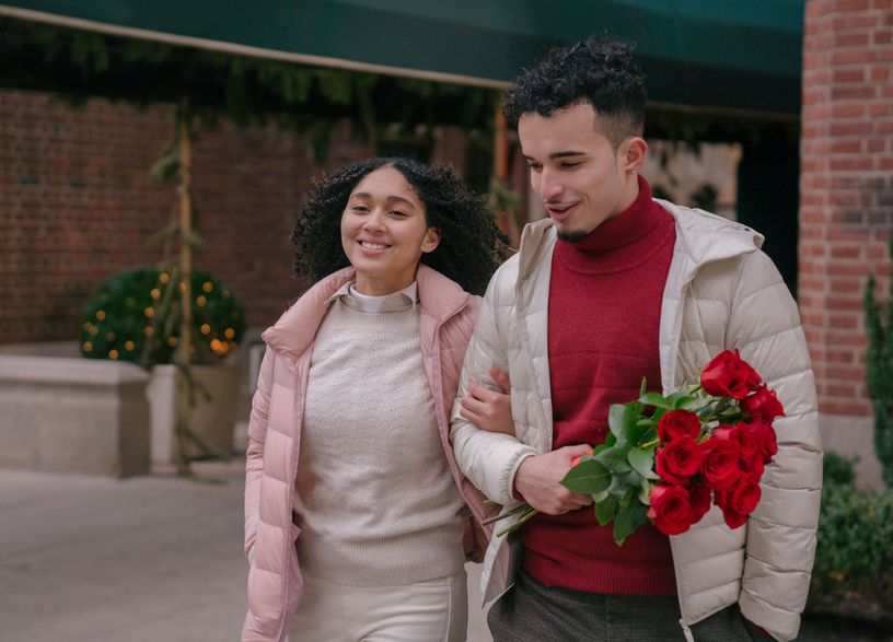 Online dating: starting a conversation on a niche platform