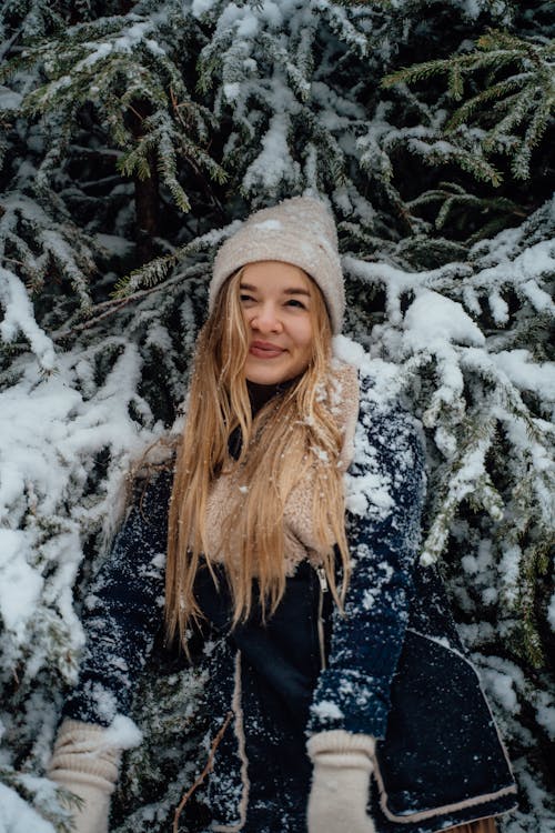 감기, 겨울 자켓, 나뭇잎의 무료 스톡 사진