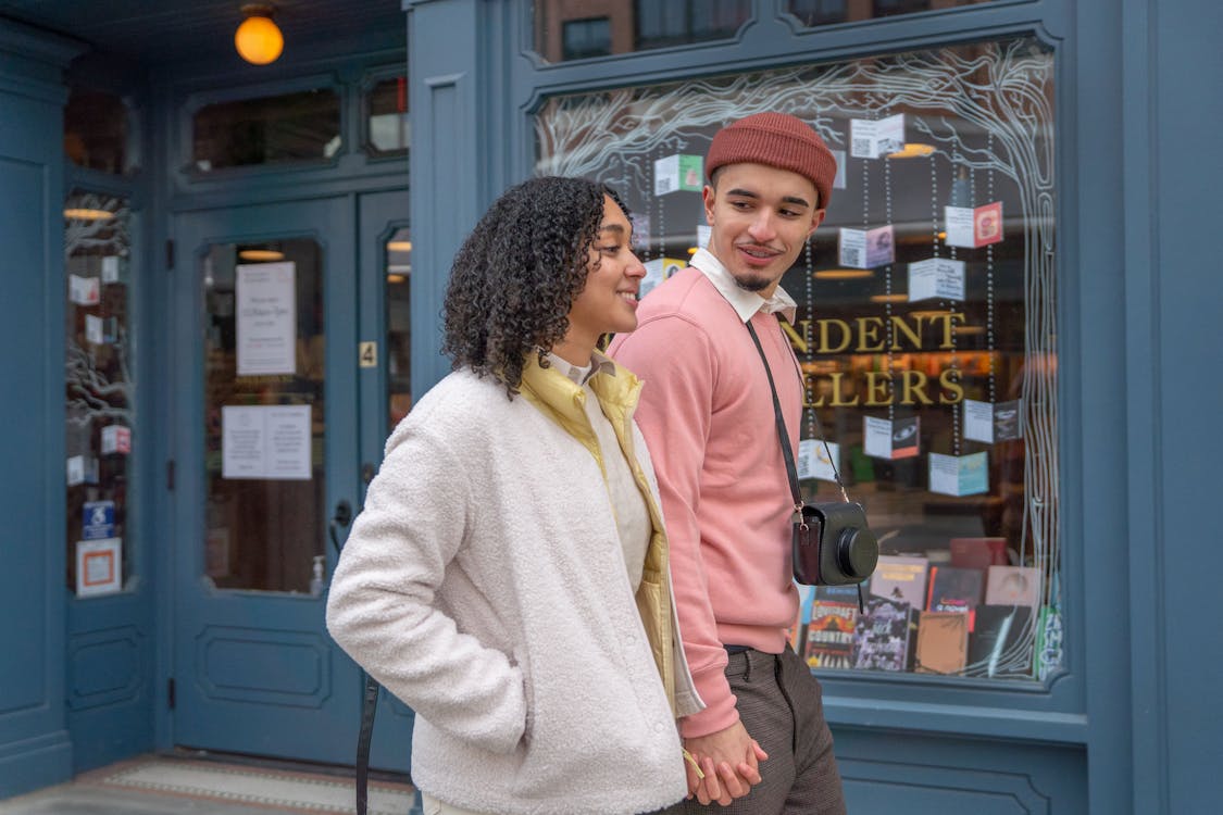 {{https://mixerdates.com/?ch=mixerblog}}first-date-ideas-bookstore