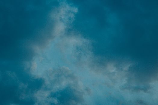 A serene yet dramatic cloudy sky during twilight, capturing the tranquility of nature.