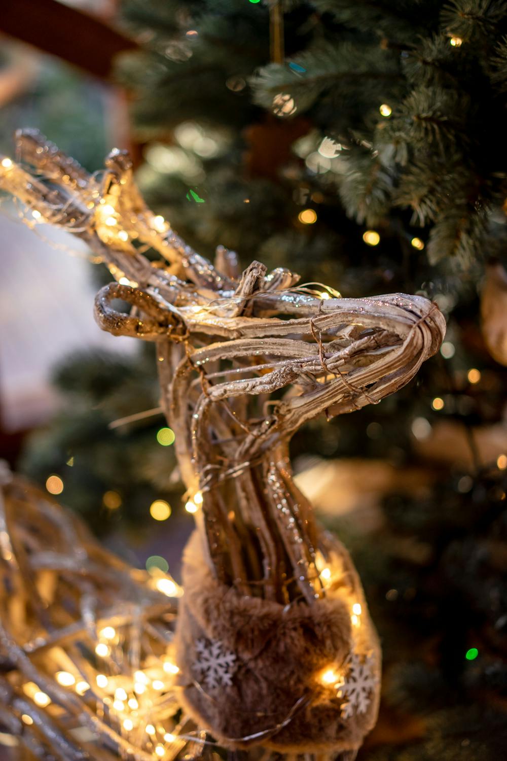 glowing-reindeer-near-christmas-tree-free-stock-photo