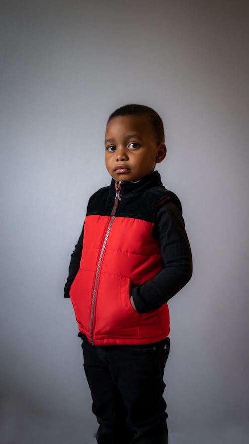 Kostnadsfri bild av afrikansk amerikanska pojken, allvarlig, barndom