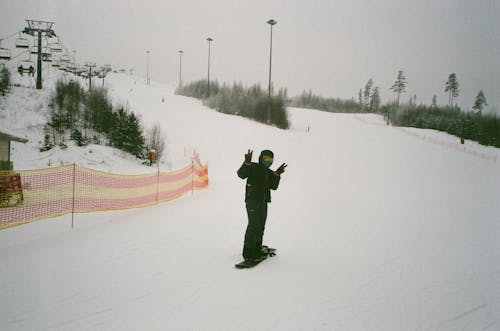 Kostnadsfri bild av adrenalin, åka skidor, aktiva