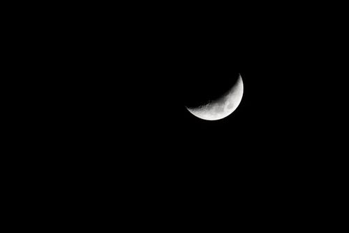 Free Captivating crescent moon captured over Diamondhead, MS against a dark night sky. Stock Photo