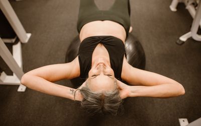 Phụ nữ mãn kinh giả làm nam giới để mua testosterone trực tuyến