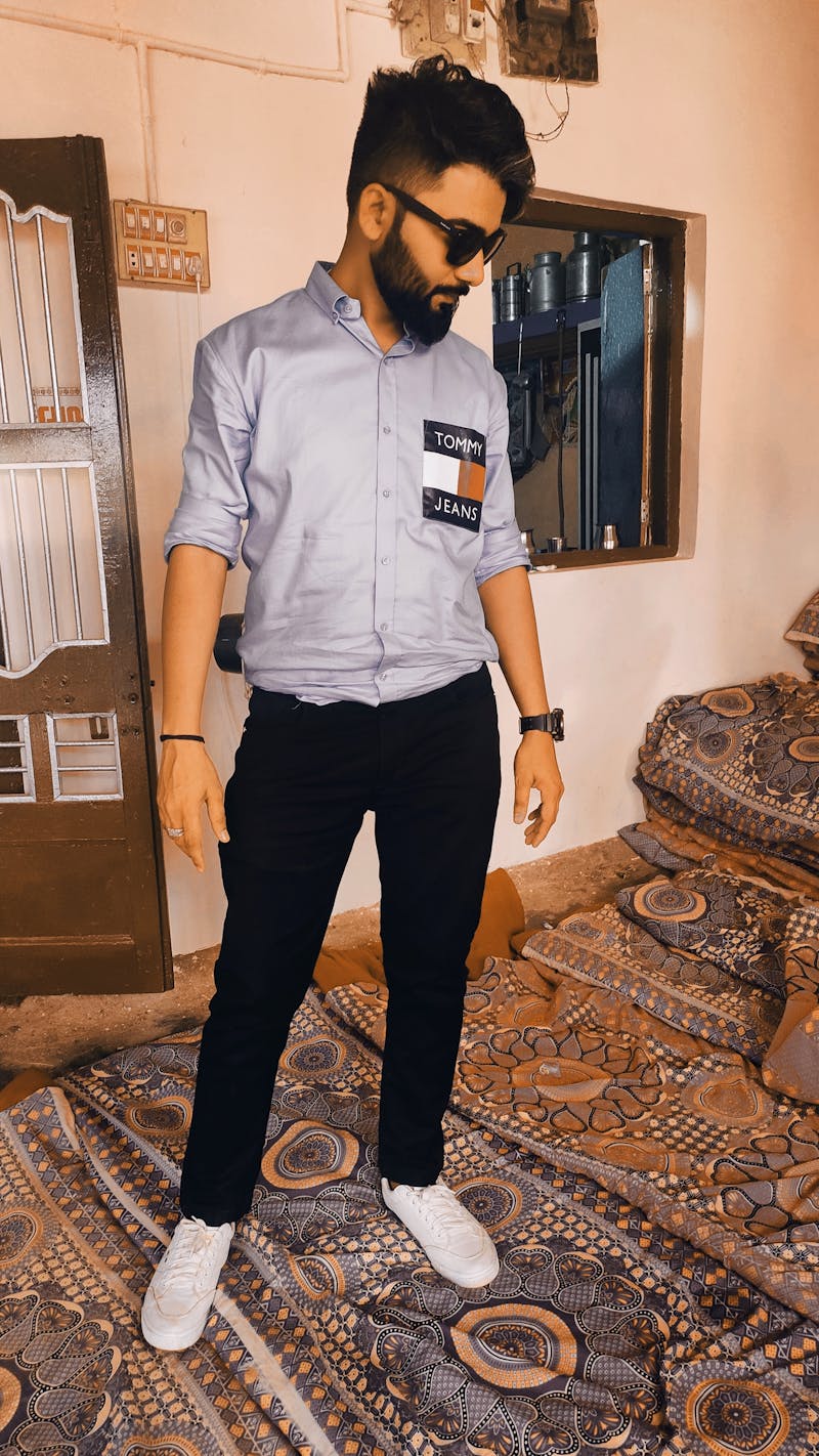 Vase de ceramică în diferite stadii de uscare