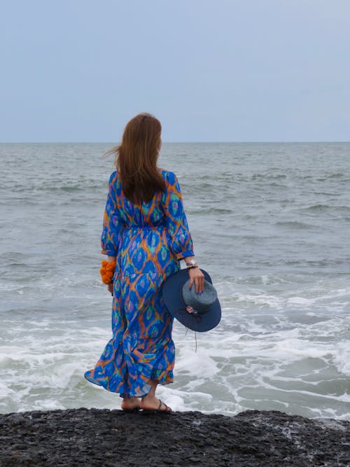 Free Gratis stockfoto met achteraanzicht, blauwe jurk, gedrukte jurk Stock Photo