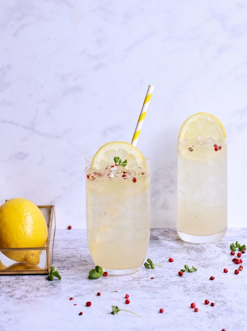 Free Refreshing cold lemonade with lemon slice Stock Photo