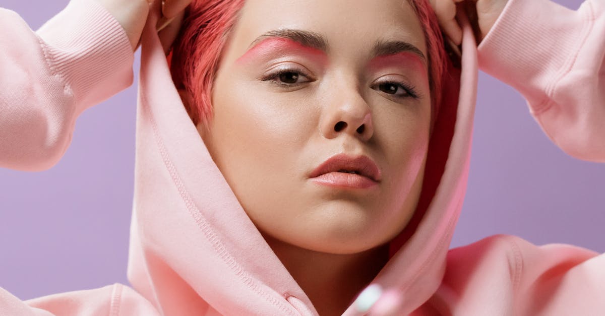 Monochromatic eyeshadow look in shades of pink and burgundy.