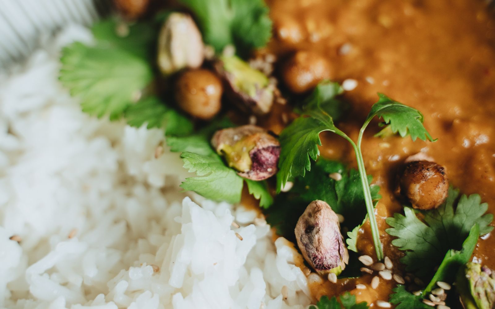 Foto de Curry de grão-de-bico com espinafre e arroz