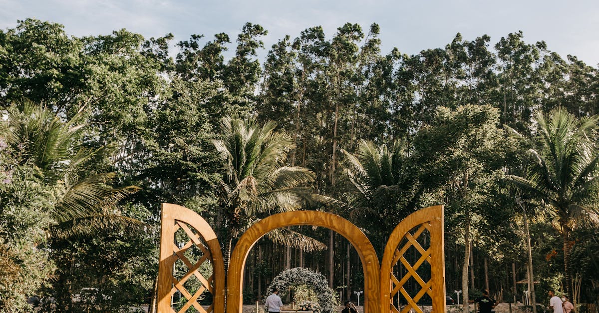 How to make a flower swag for wedding arch