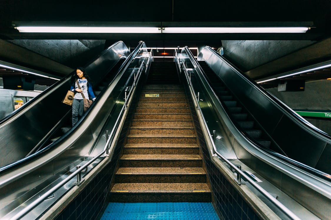 Gratuit Imagine de stoc gratuită din metrou, om, scară rulantă Fotografie de stoc