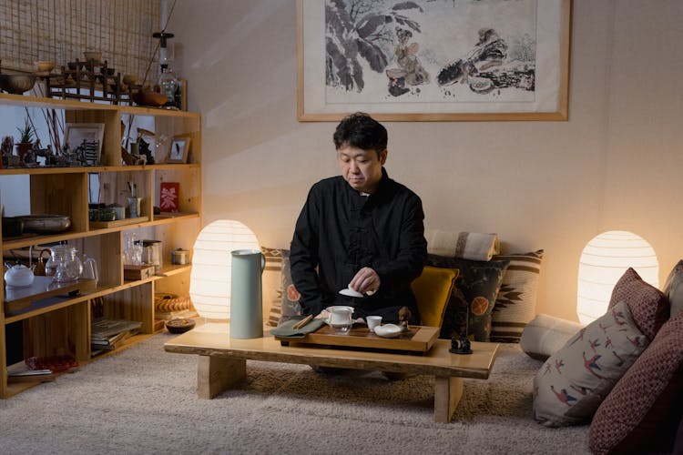 Man Holding A Tea Ceremony In Tea Room