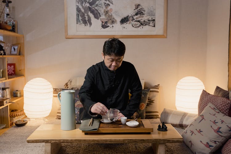 Man Holding A Tea Ceremony In Tea Room