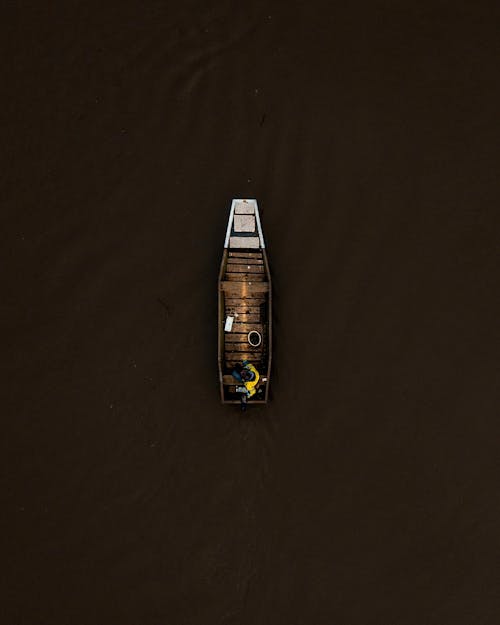 Gratis stockfoto met boot, bovenaanzicht, bruin water