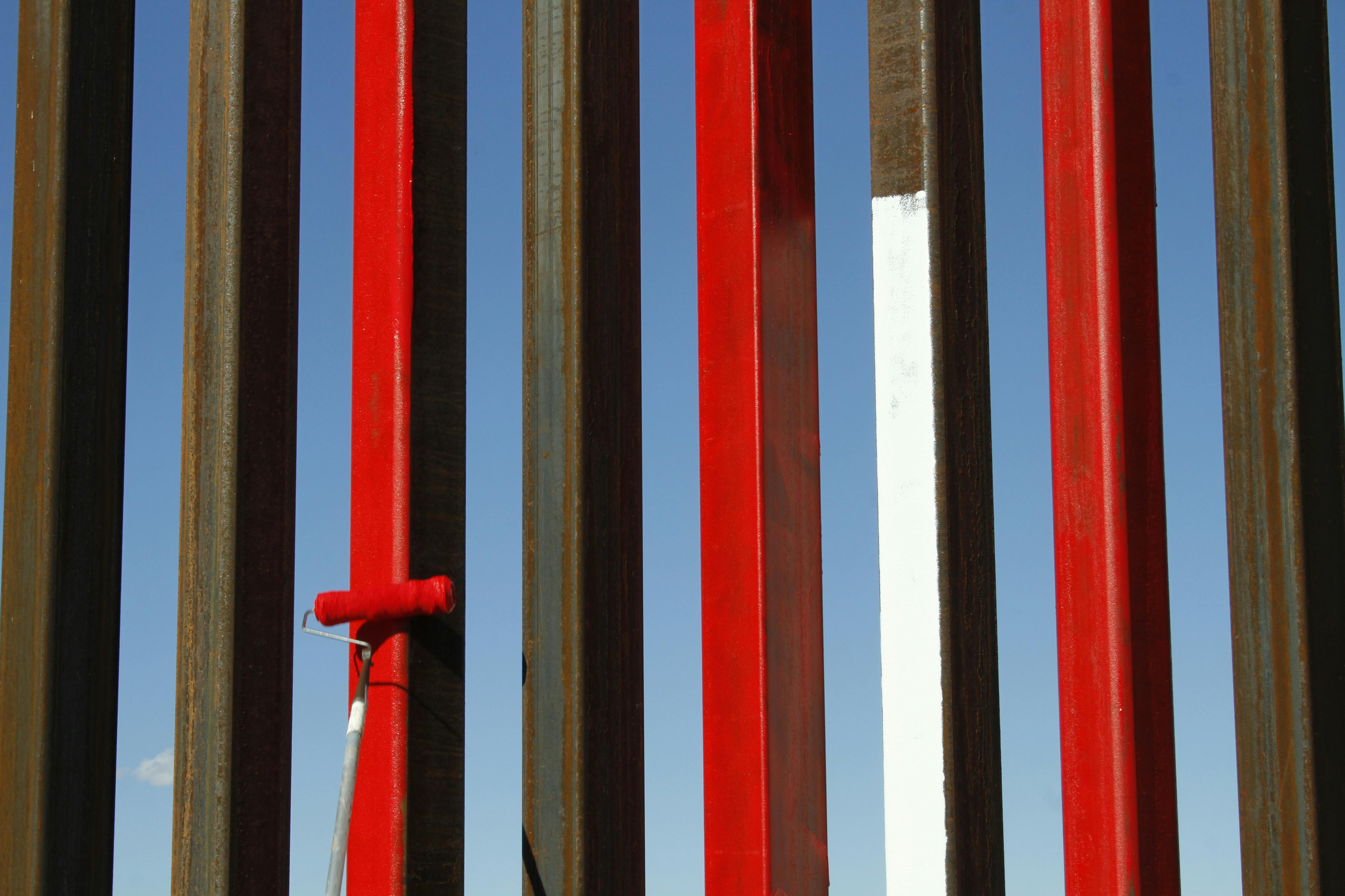 painting tubular steels red and white