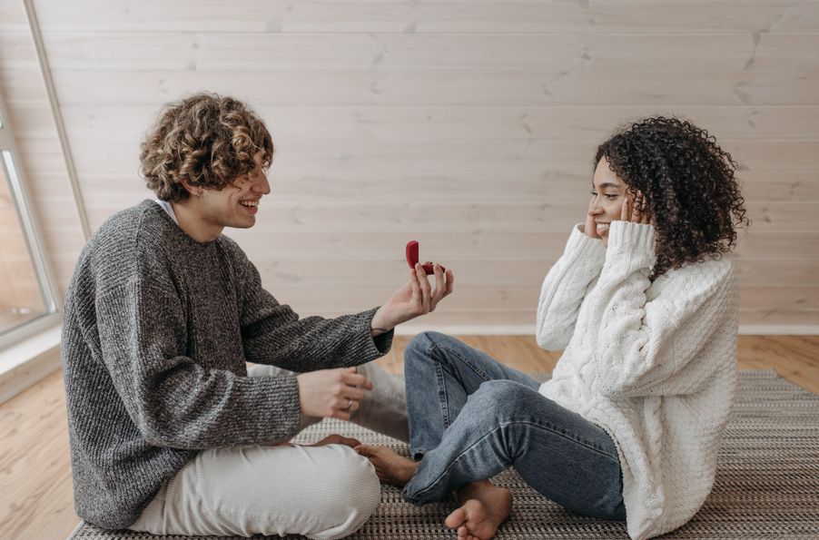 Online dating: starting a conversation on a niche platform
