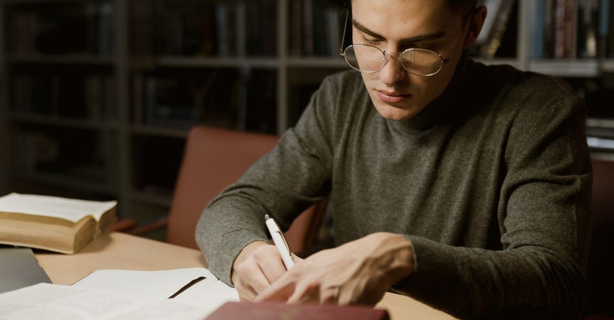 Man Study Hd A Man Studying in a Library · Free Stock Photo