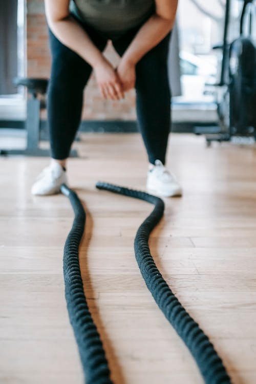 Woman preparing for training with battle ropes · Free Stock Photo