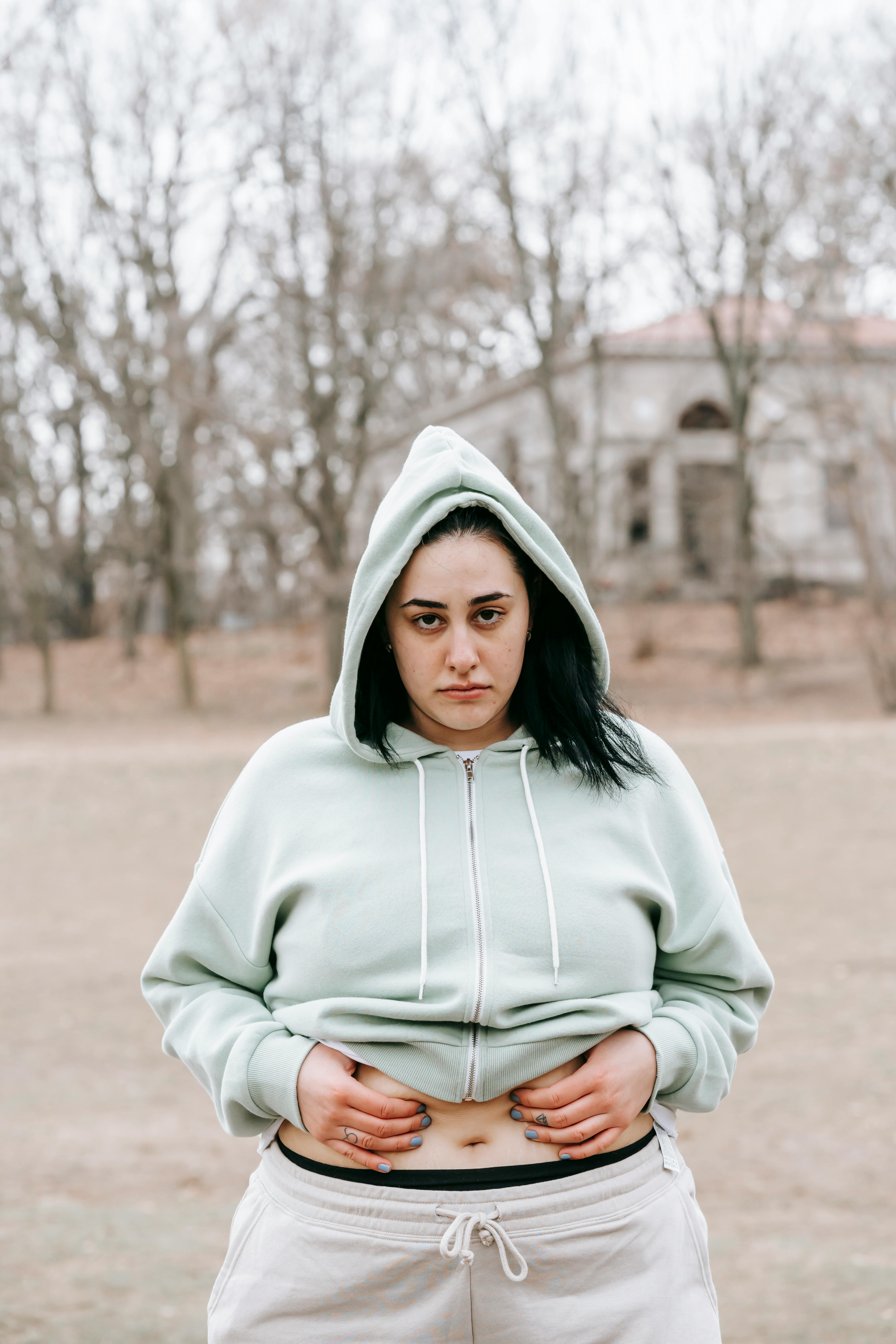 Where does a woman's waist start?