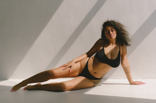 Fotos de stock gratuitas de bikini, fondo de pantalla, mujer