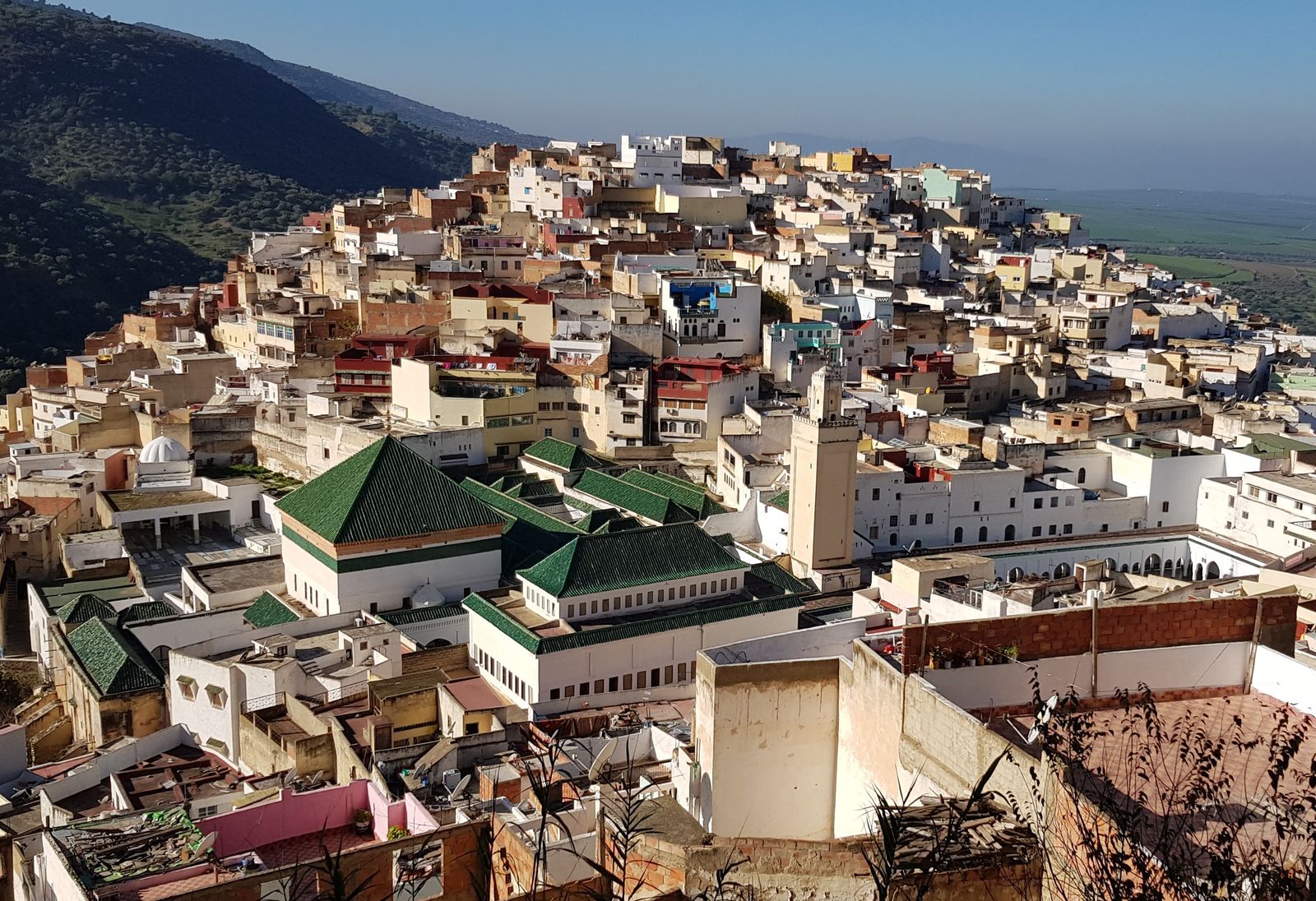 Guide voyage Tanger 2026 — vue sur le détroit de Gibraltar depuis le Cap Spartel où l'Atlantique rencontre la Méditerranée