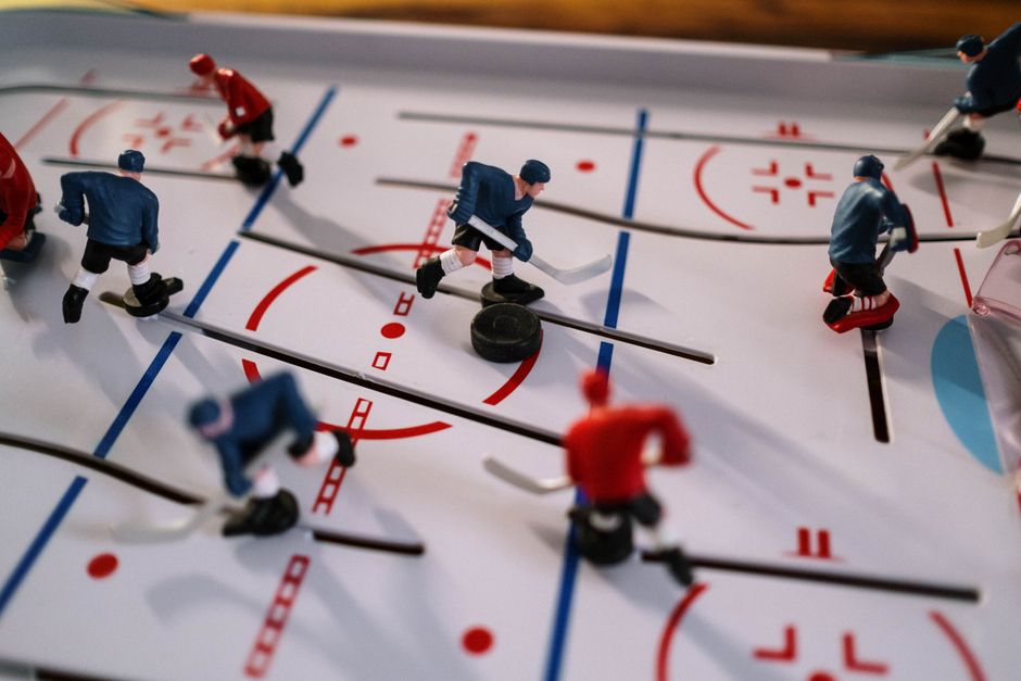 Liga nHl: bitka za končnico se zaostruje, kralji pod pritiskom, colorado in pittsburgh blestita