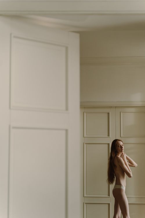 Free Elegant photo of nude woman in a minimalist interior setting, showcasing natural beauty and artistic style. Stock Photo