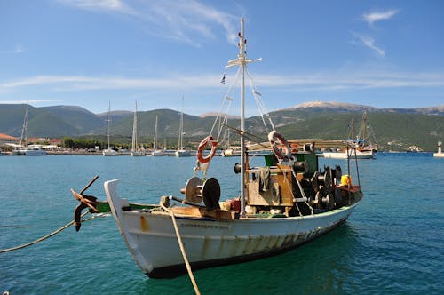 Foto d'estoc gratuïta de aigua, barca de pesca, embarcació d'aigua