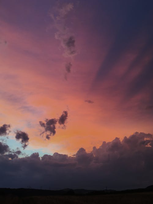 Foto profissional grátis de alvorecer, cair da noite, céu com cores intensas