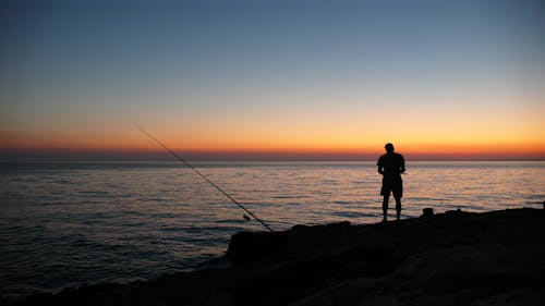 日没時の人釣り