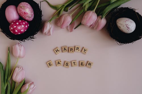 Fotos de stock gratuitas de azulejos de scrabble, Felices Pascuas, flatlay