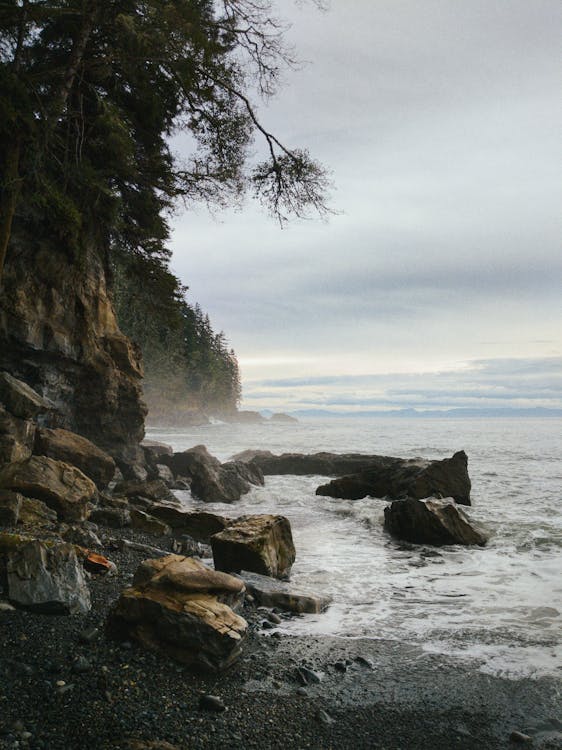 Free Big Rocks on Seashore Stock Photo