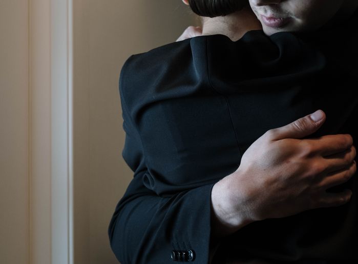 Online dating: starting a conversation on a niche platform