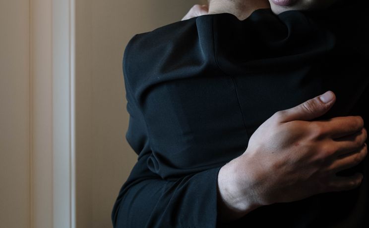 Online dating: starting a conversation on a niche platform
