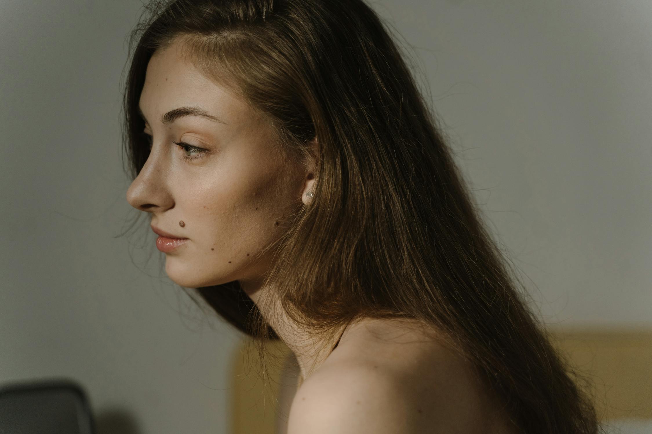 woman with mole on face, moles and personality traits