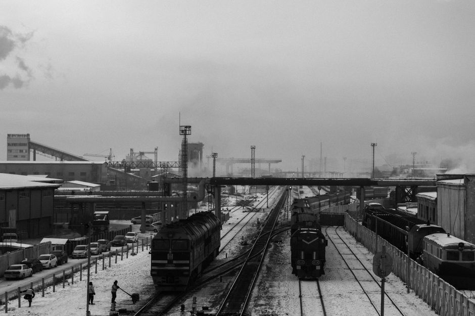 Trenuri deja circulă pe 16 km nou-construiti între Lugoj și Timișoara, în vreme ce unele lucrări stagnează sub 1%. Află detalii despre modernizarea magistralei CFR!